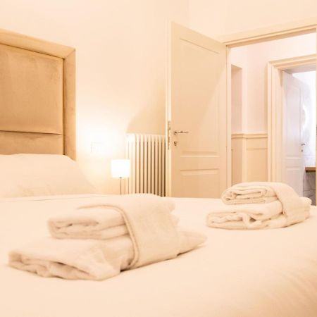 The Best Rent - Elegant Five-Bedrooms Apartment Near Colosseo Rom Exteriör bild