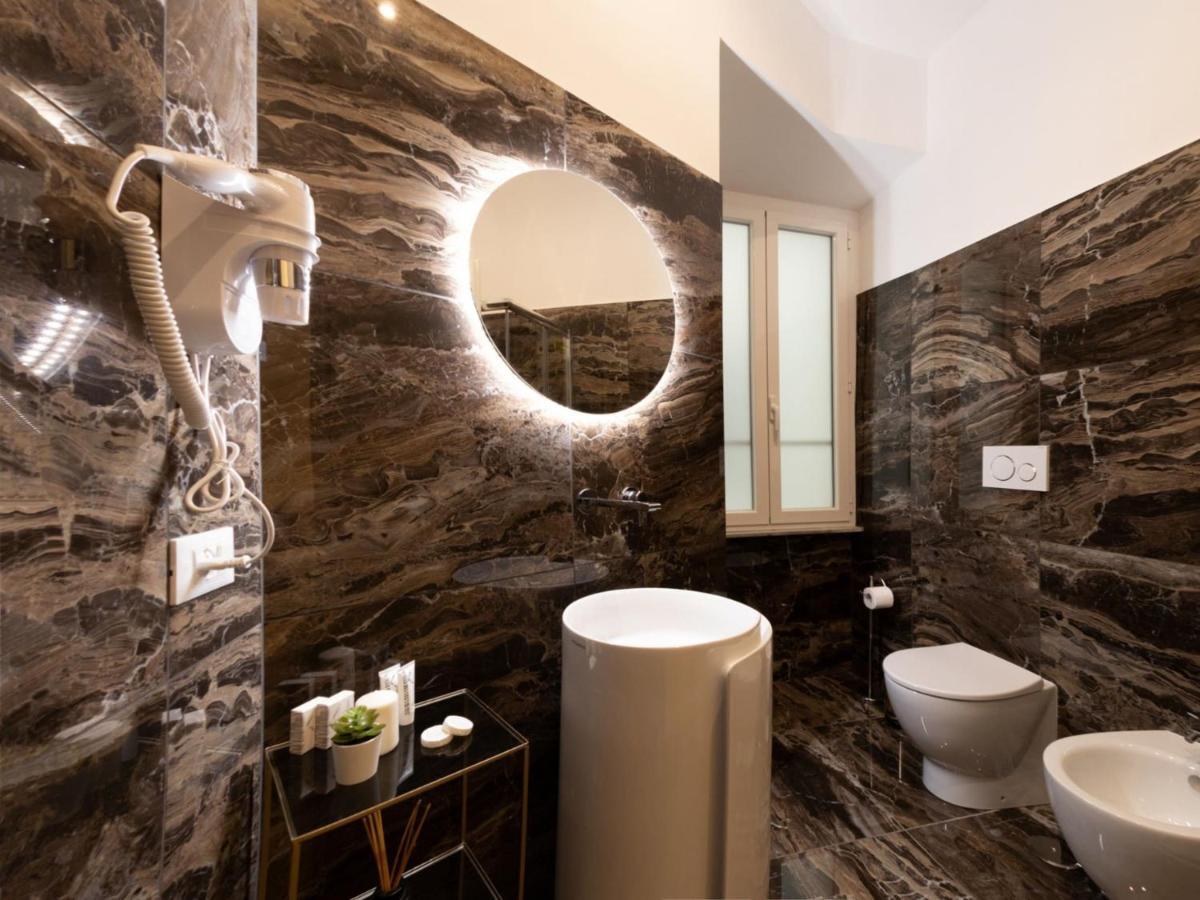The Best Rent - Elegant Five-Bedrooms Apartment Near Colosseo Rom Exteriör bild
