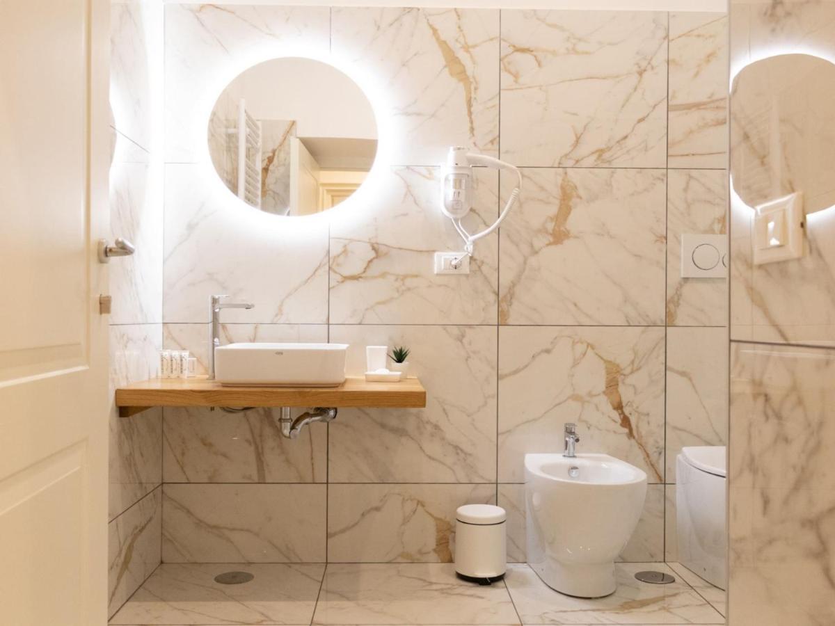 The Best Rent - Elegant Five-Bedrooms Apartment Near Colosseo Rom Exteriör bild