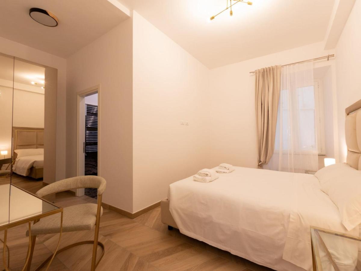 The Best Rent - Elegant Five-Bedrooms Apartment Near Colosseo Rom Exteriör bild
