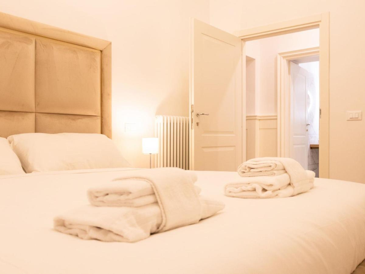 The Best Rent - Elegant Five-Bedrooms Apartment Near Colosseo Rom Exteriör bild