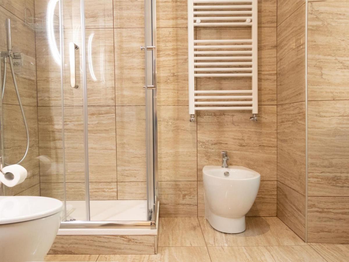 The Best Rent - Elegant Five-Bedrooms Apartment Near Colosseo Rom Exteriör bild