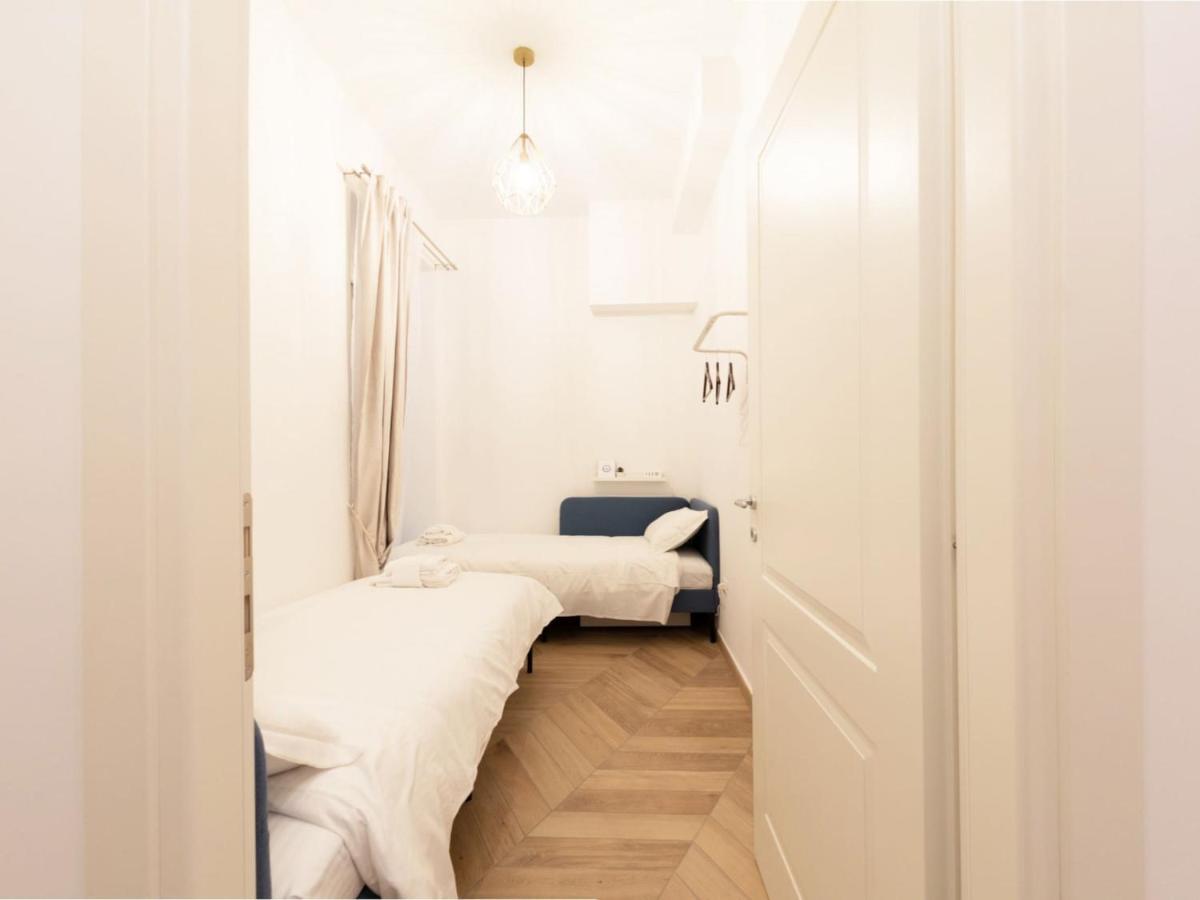 The Best Rent - Elegant Five-Bedrooms Apartment Near Colosseo Rom Exteriör bild