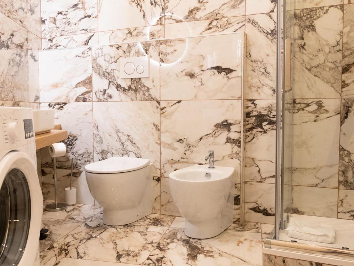 The Best Rent - Elegant Five-Bedrooms Apartment Near Colosseo Rom Exteriör bild