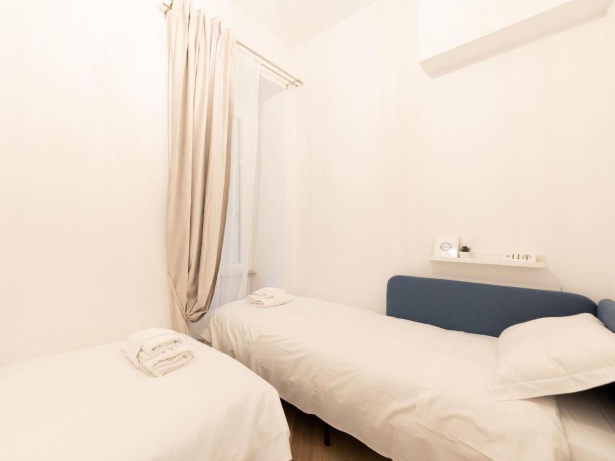 The Best Rent - Elegant Five-Bedrooms Apartment Near Colosseo Rom Exteriör bild