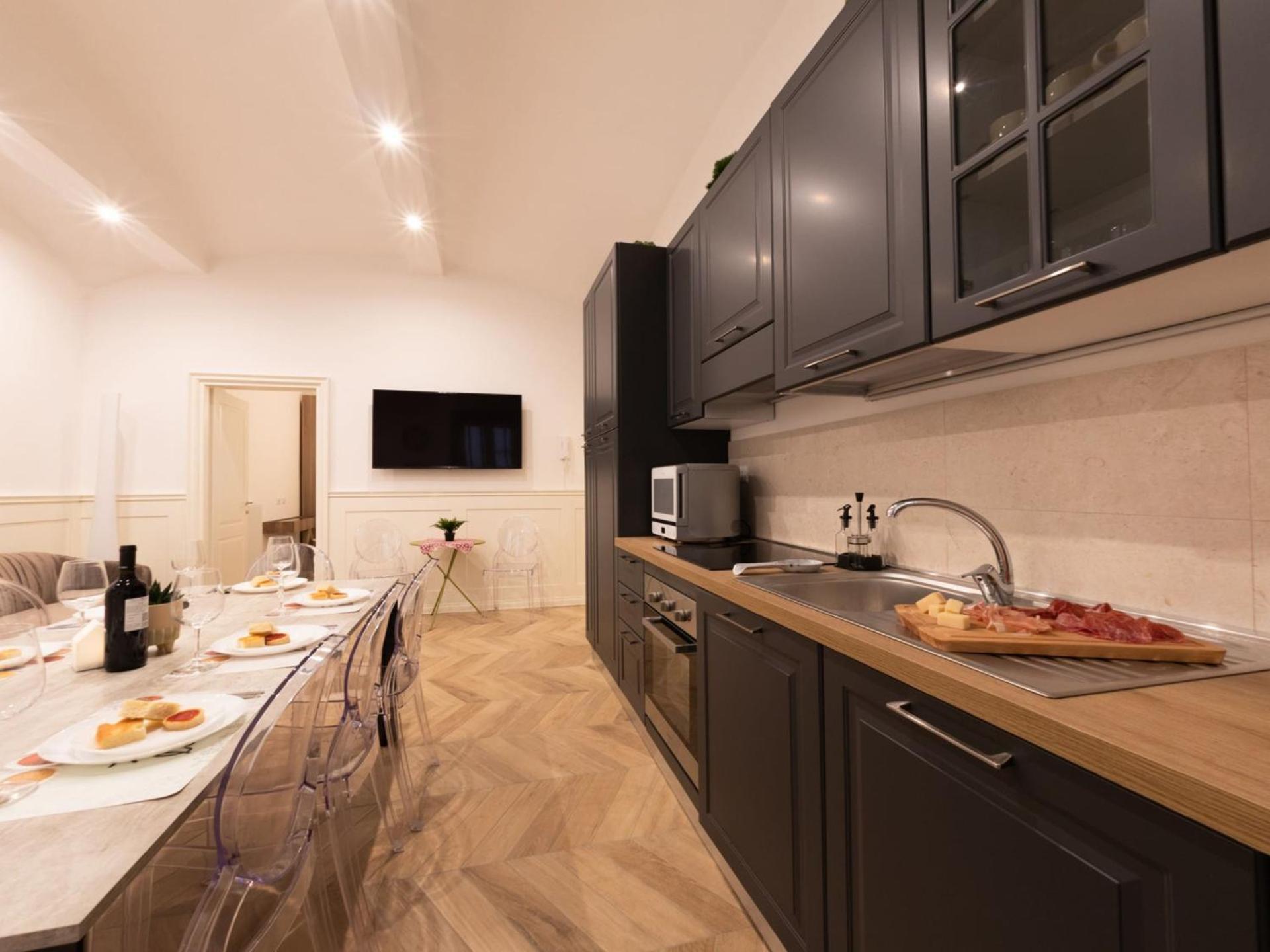 The Best Rent - Elegant Five-Bedrooms Apartment Near Colosseo Rom Exteriör bild