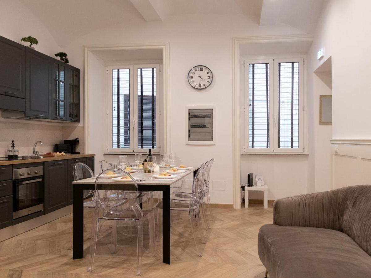 The Best Rent - Elegant Five-Bedrooms Apartment Near Colosseo Rom Exteriör bild
