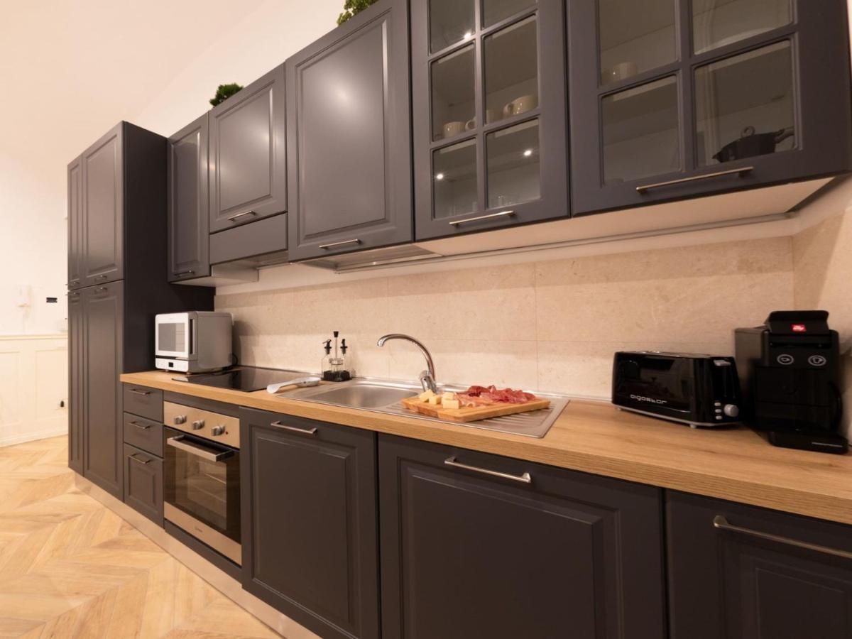 The Best Rent - Elegant Five-Bedrooms Apartment Near Colosseo Rom Exteriör bild